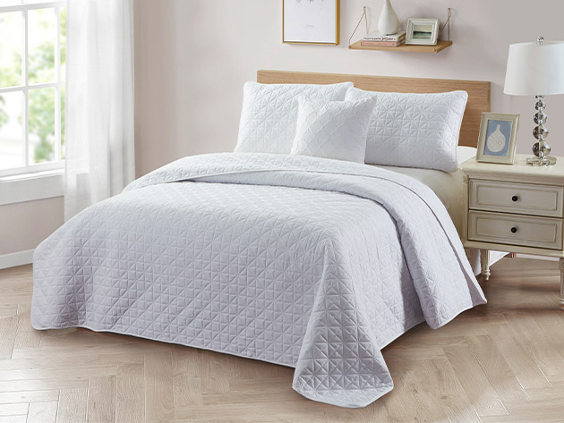 4-Piece Quilt Set with Embroidered Pillow - Twin - White