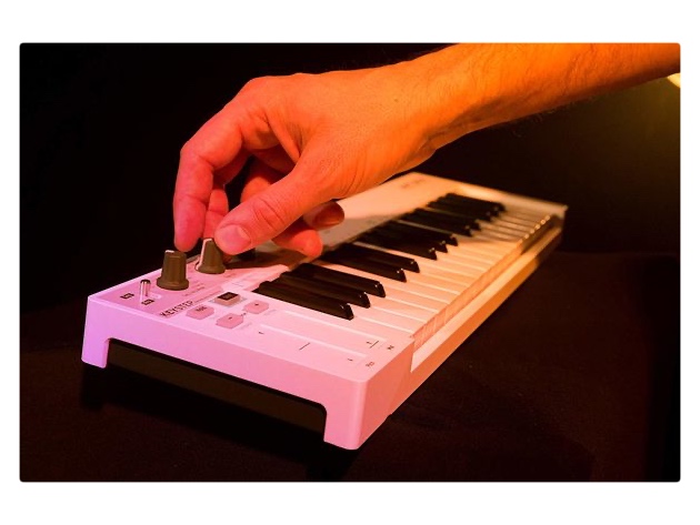 Arturia 32-key Slim Keyboard with Polyphonic Step Controller & Sequencer - White (Refurbished, No Retail Box)