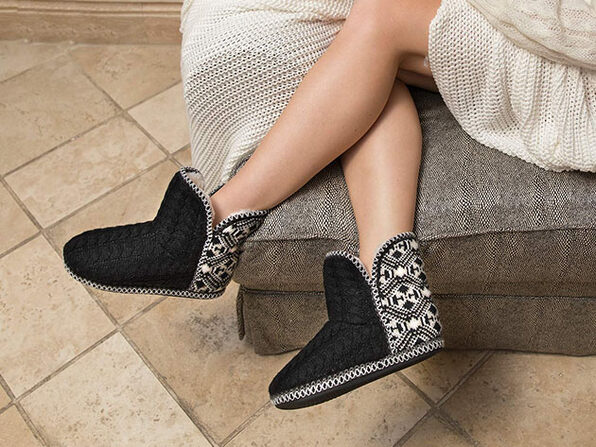 RockDove Womens Cheyenne Cable Knit Indoor Bootie Slipper