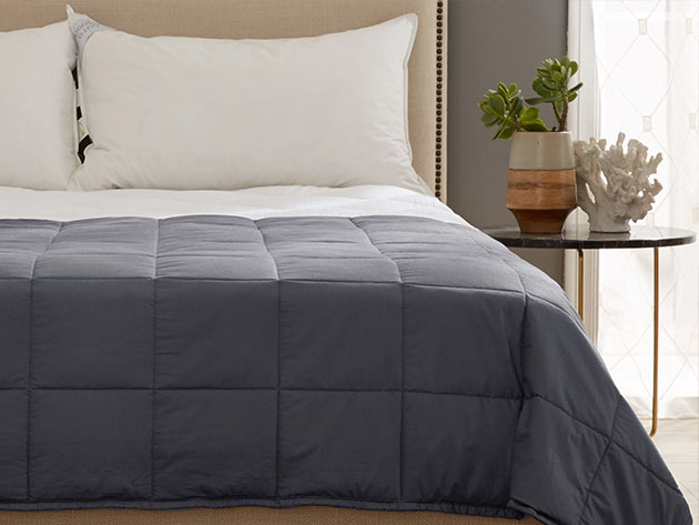 With Glass Bead Filling, This Weighted Blanket Envelops You in Hug-Like Coziness for a Better & More Restful Sleep