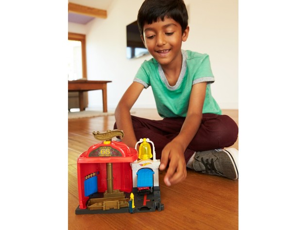 Hot Wheels City Downtown Fire Station Spinout Storytelling Playset, Suggested For Kids Ages 4-8