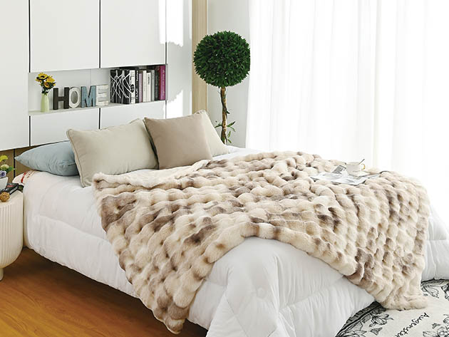 Soft Space Faux Fur Throw Blanket (Nude)