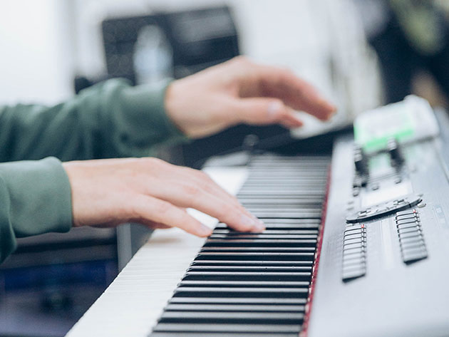 Learn to play Piano online