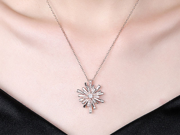 Shining Snowflake Necklace Featuring Swarovski Elements (Rose Gold)