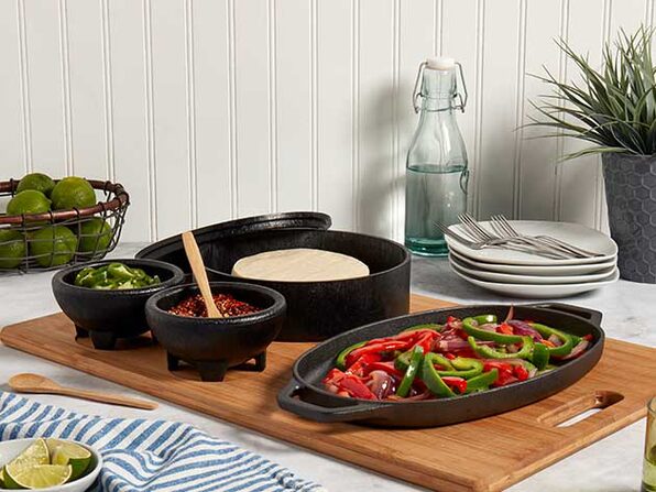 Fajita Plate Set - Pre-Seasoned Cast Iron Fajita Pan with Wooden