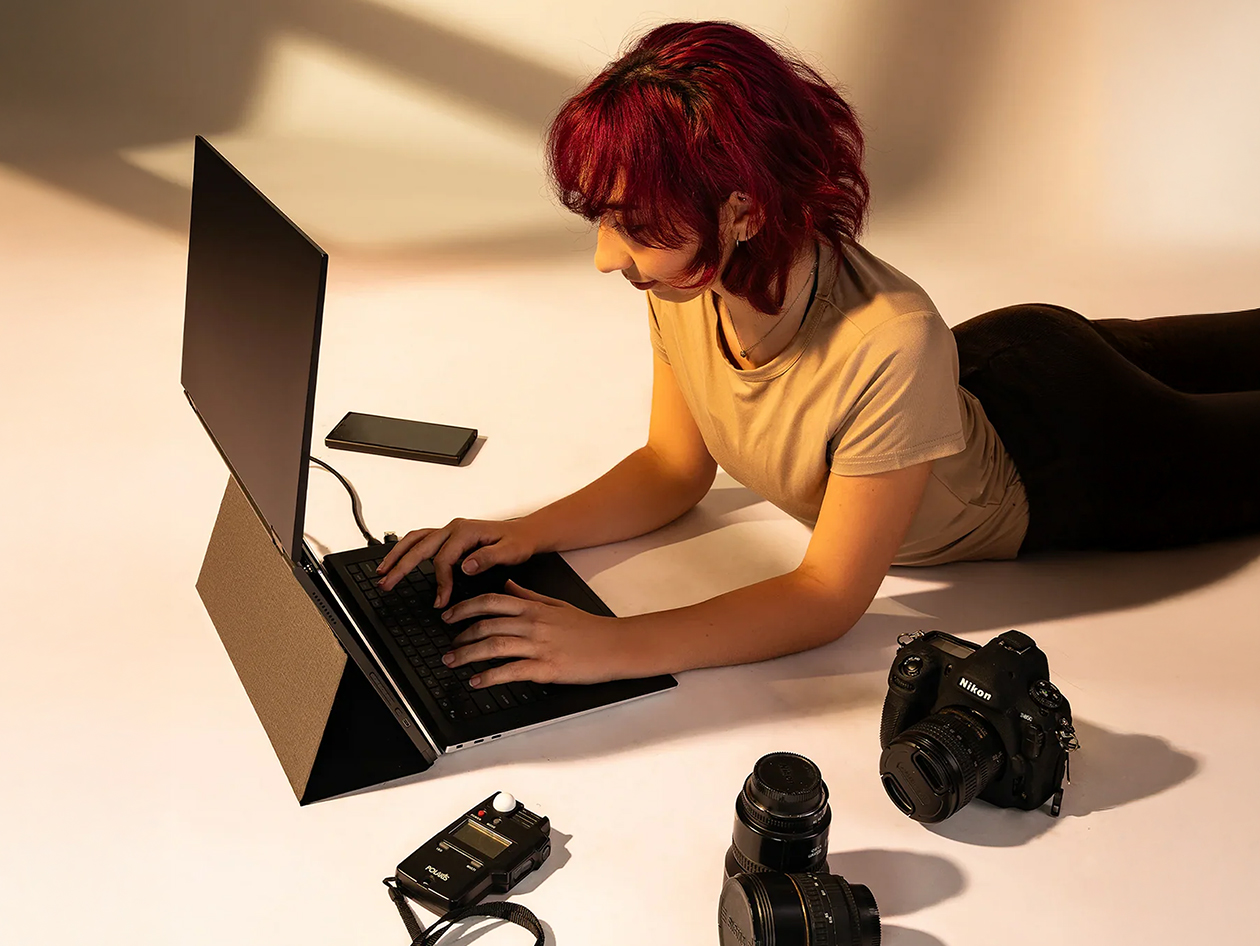 Mobile Pixels Duex Float 2 Pro 16" Portable Second Monitor for Laptops