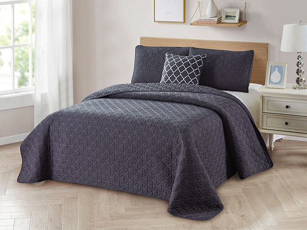 4-Piece Quilt Set with Embroidered Pillow (Grey)