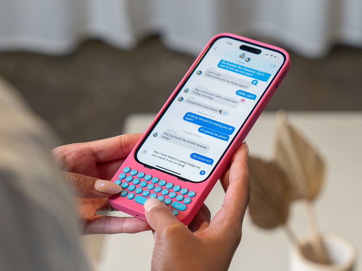 Clicks Keyboard Phone Case (Miami Beach/iPhone 15 Pro Max)