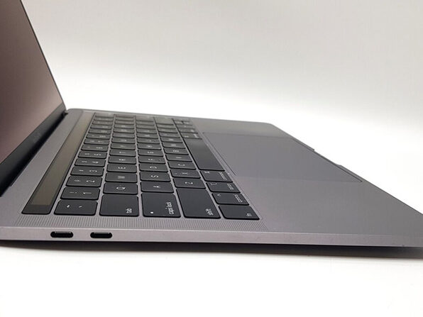 MacBook Pro (13-inch, 2018, Four Thunderbolt 3 ports