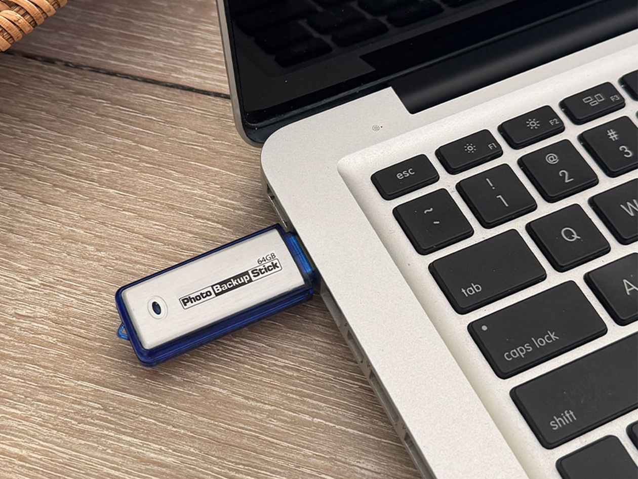 Photo Backup Stick Omega Universal