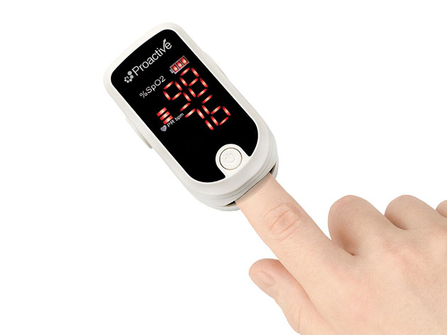 A person using an Oximeter