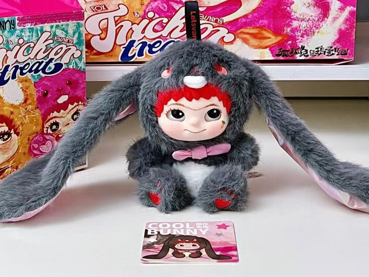Wakuku Adorable Collectible Figure (Dark Gray)