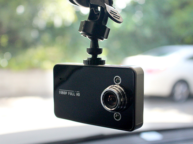 This dash camera features HD camera quality and 600 mAH of battery life 