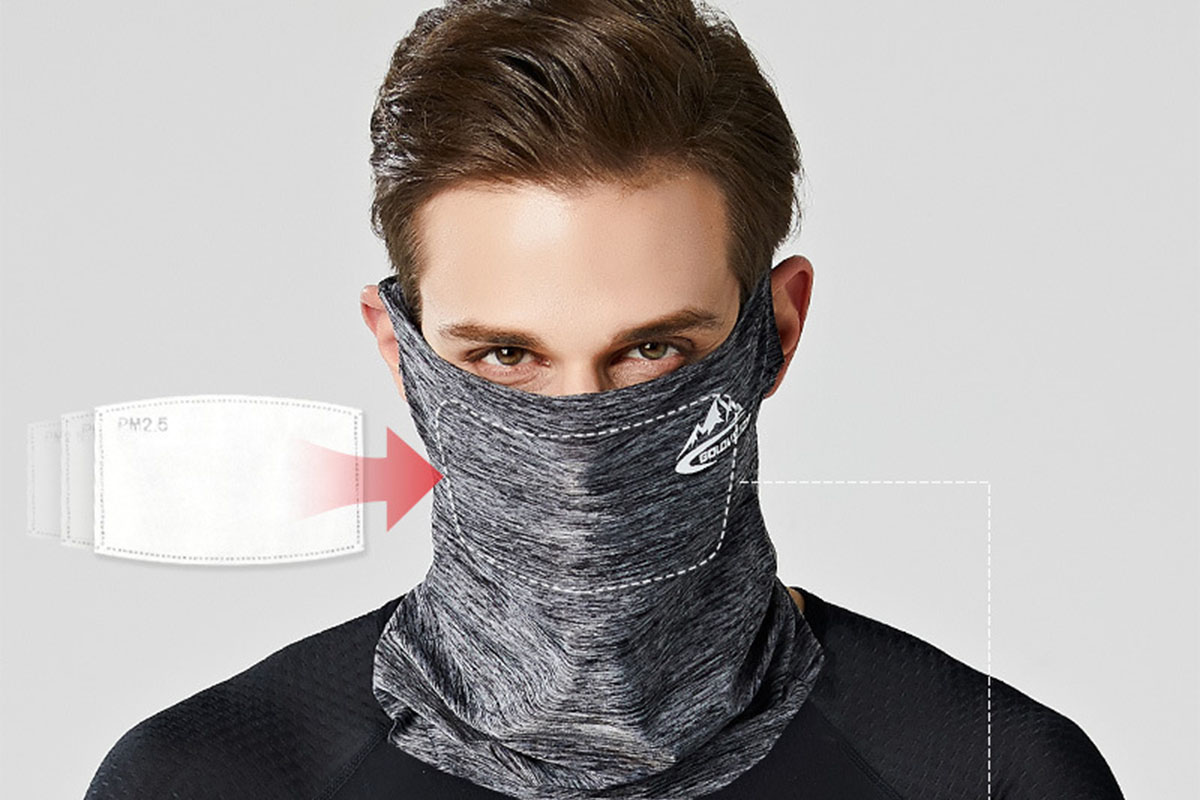 A person wearing a sports mask.