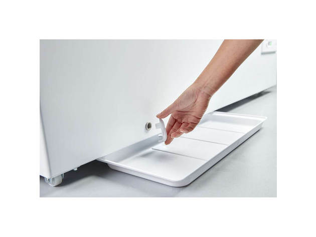 Whirlpool WZC5216LW 16 Cu. Ft. White Chest Freezer with Basket