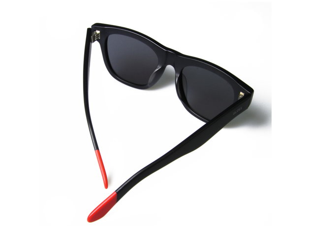 Roamer Sunglasses Matte Black - Red / Smoke