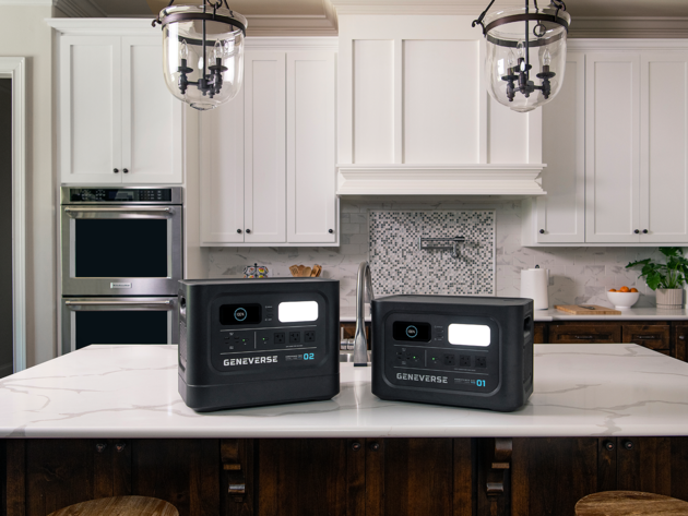HomePower PRO Solar Generator ONE PRO + TWO PRO + 4 Solar Panels (800W) - 2-4 People