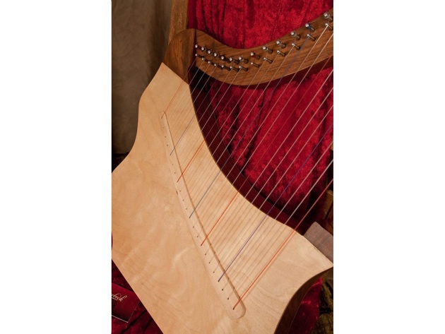 Mid-East LUTH WorldMusic Roosebeck Lute Harp 27" High, 22 Nylon Strings (Used, Damaged Retail Box)