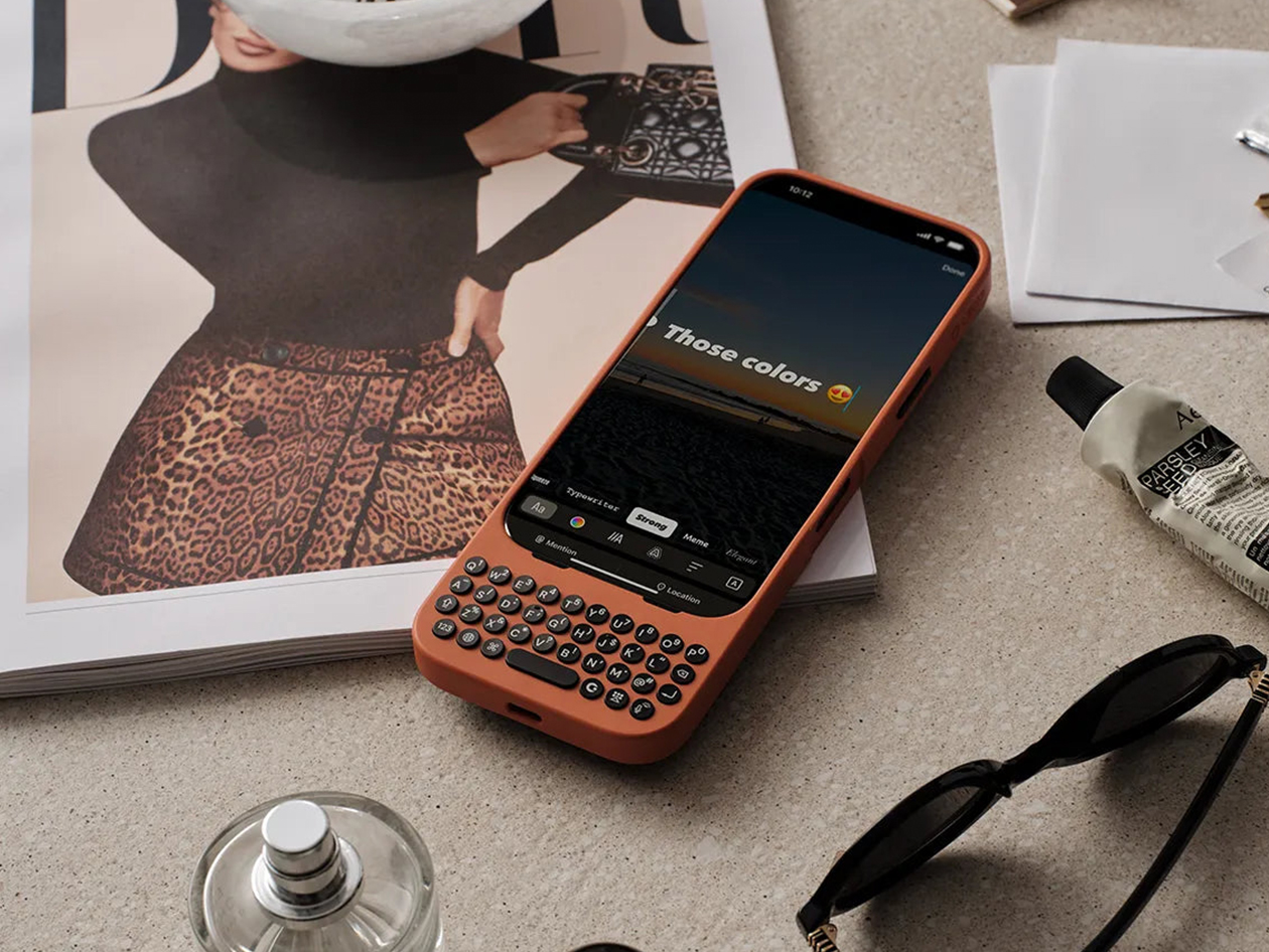 Clicks Keyboard Phone Case for (Spice/iPhone 16 Pro)
