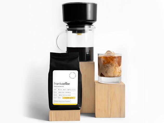 A coffee brewing set